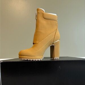 NEVER WORN - Brand New In Box - DKNY Logan Logo Ankle Boots - Tan, 8.5 Women’s